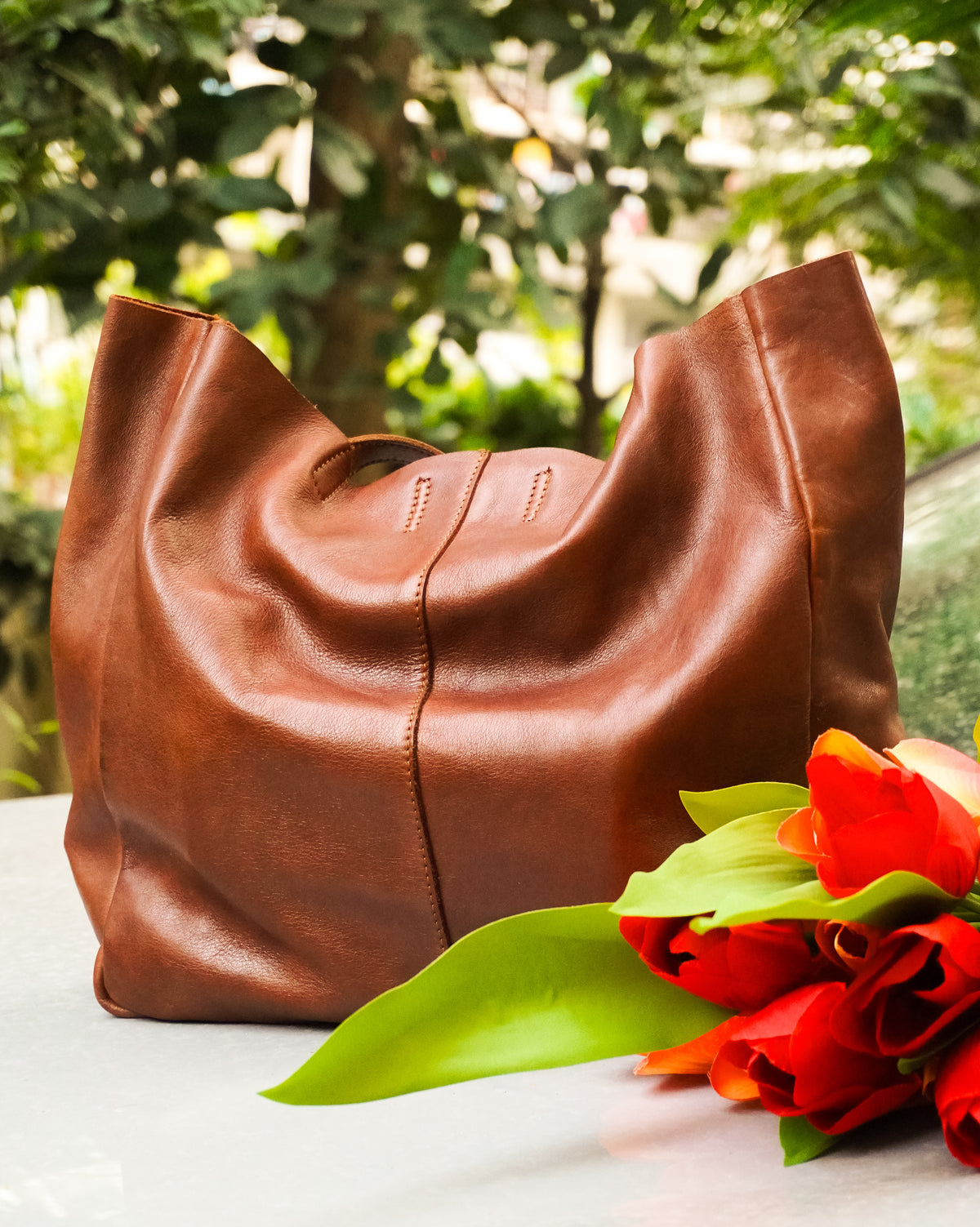 The Signature Leather Tote - Tan