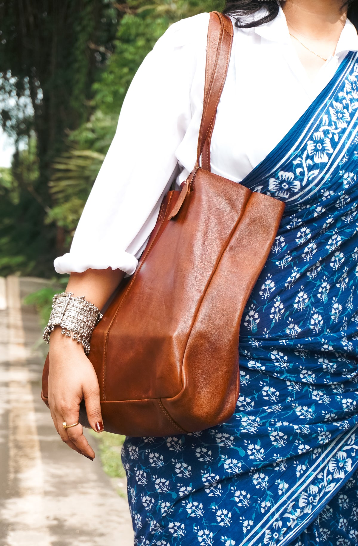 The Signature Leather Tote - Tan