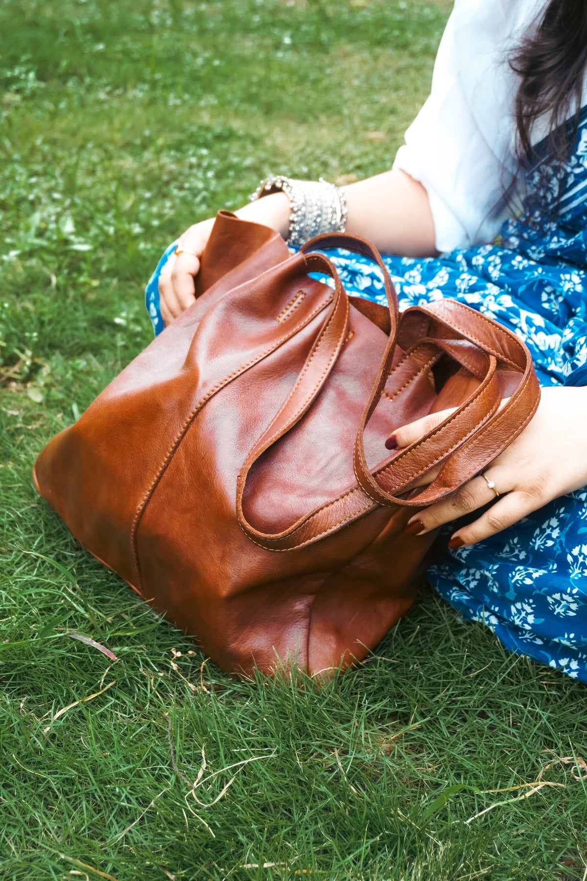 The Signature Leather Tote - Tan