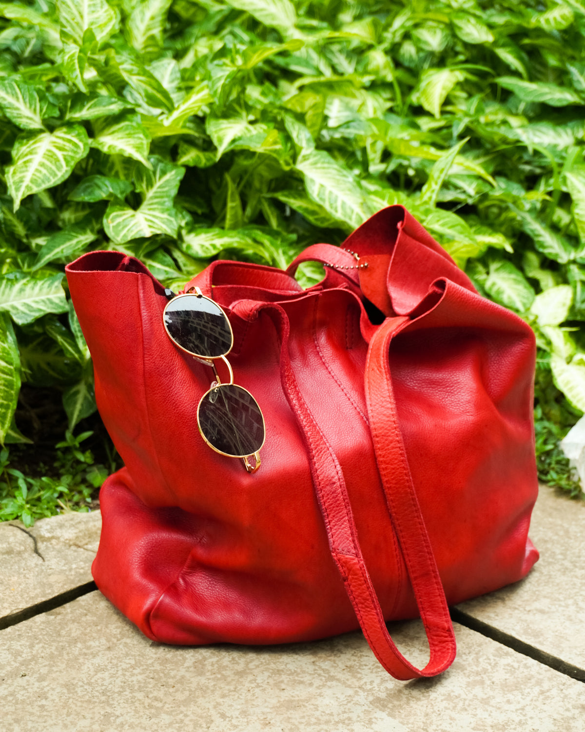The Signature Leather Tote - Cherry Red