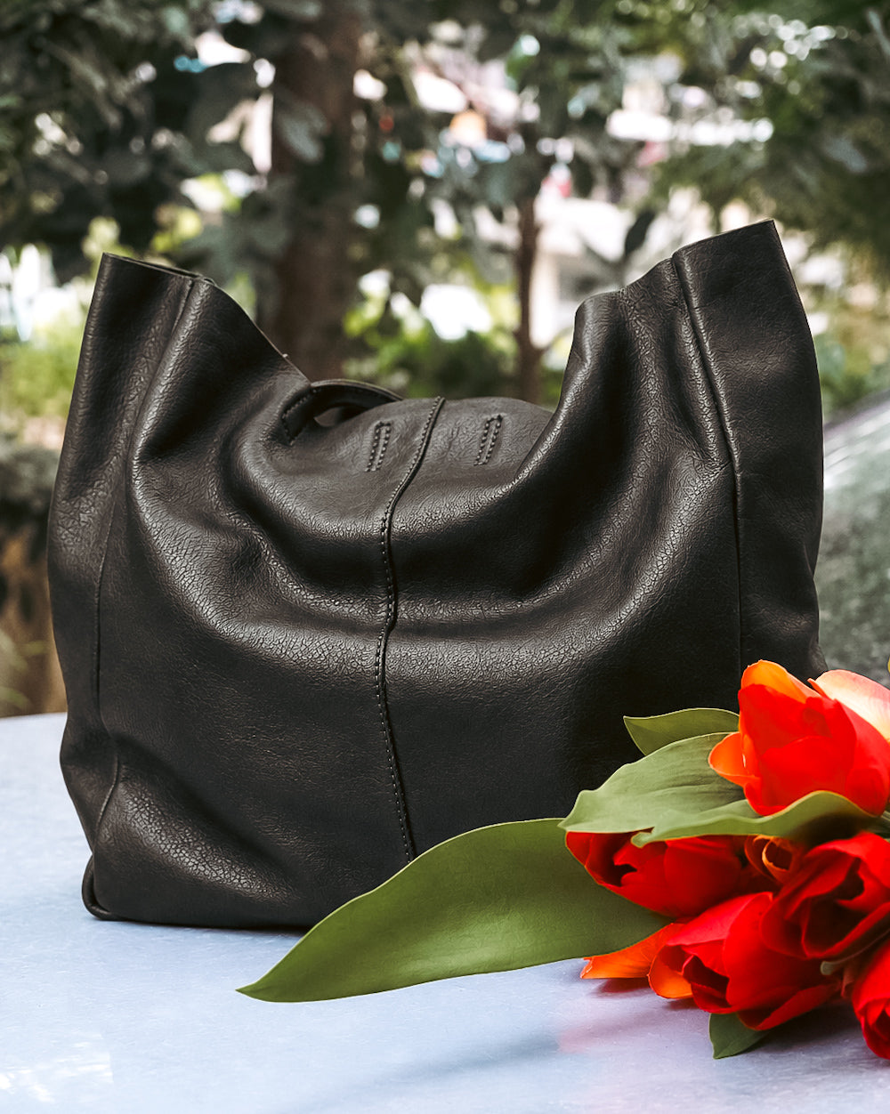 The Signature Leather Tote - Black