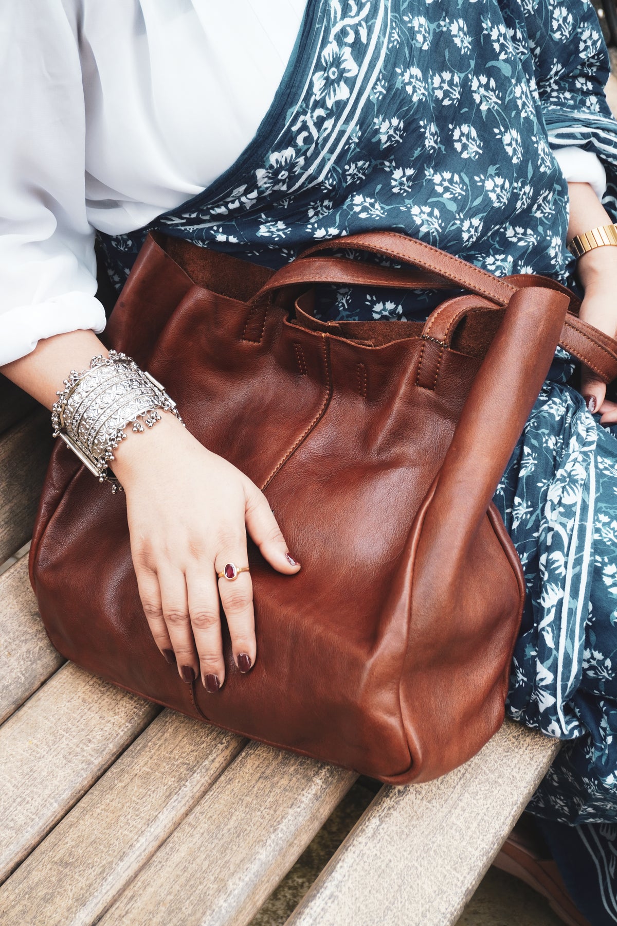 The Signature Leather Tote - Tan