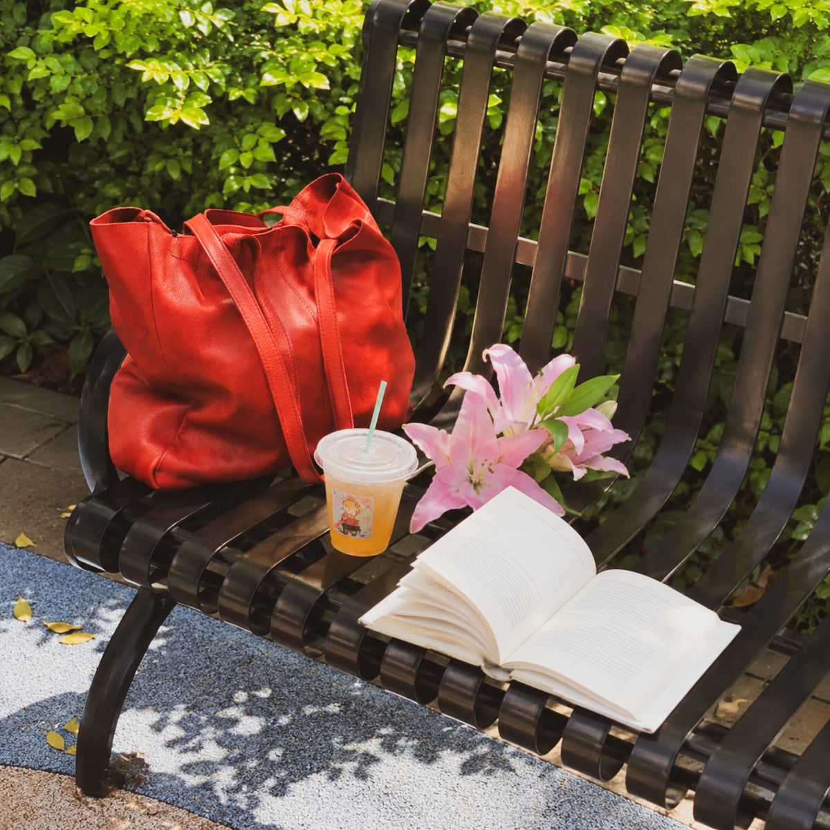 The Signature Leather Tote - Cherry Red