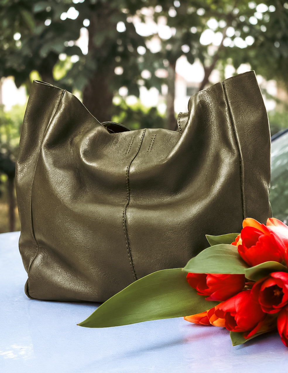 The Signature Leather Tote - Green